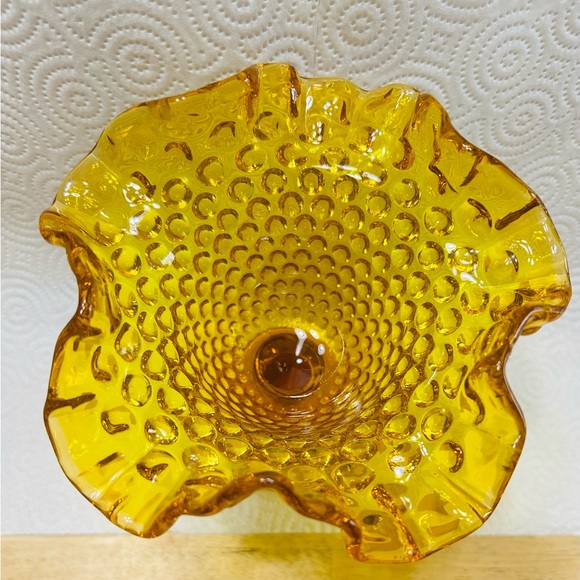 Vintage Fenton Hobnail compote dish, footed with ruffled edges. Mint condition. - Picture 2 of 5